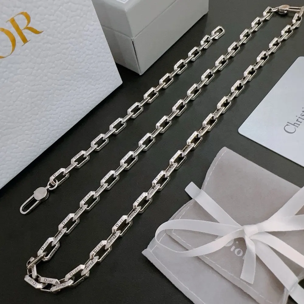 DIOR New Dior necklace Original goods New counter model Retro fashion essentials Can be