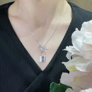 High-end and exquisite version Hermès original plain silver lock necklace 925 material is