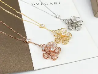 BVLGARI Diva rotating diamond fan-shaped flower necklace Diva multi-skirt series fan-shaped