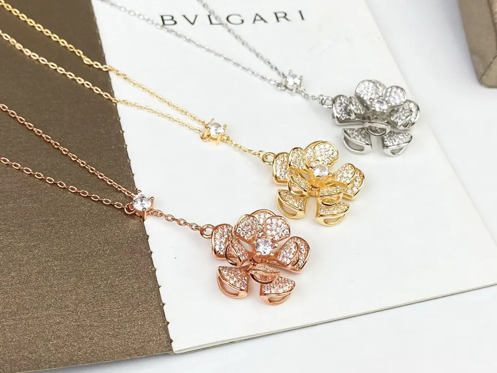 BVLGARI Diva rotating diamond fan-shaped flower necklace Diva multi-skirt series fan-shaped