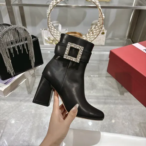 Roger Vivier’s new high-heeled bare boots are here. They are really here. The RV classic