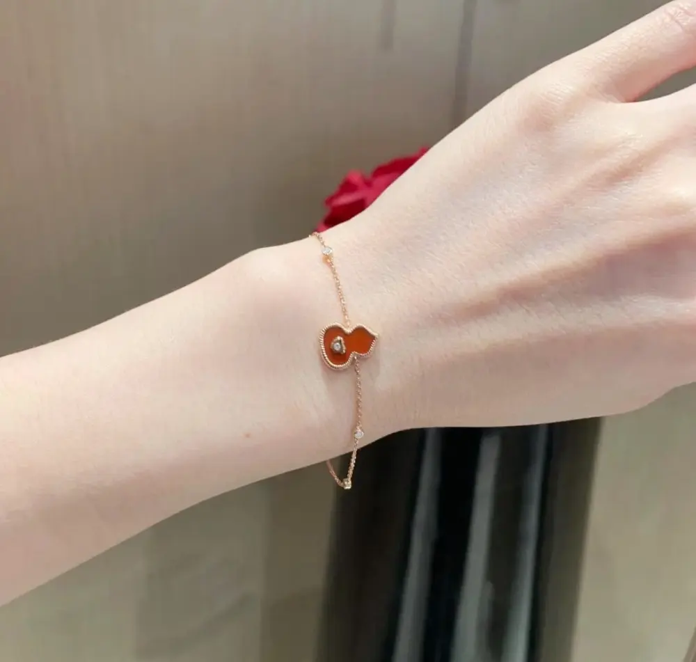 Qeelin Kirin Red Gourd with Heart-shaped Bracelet
