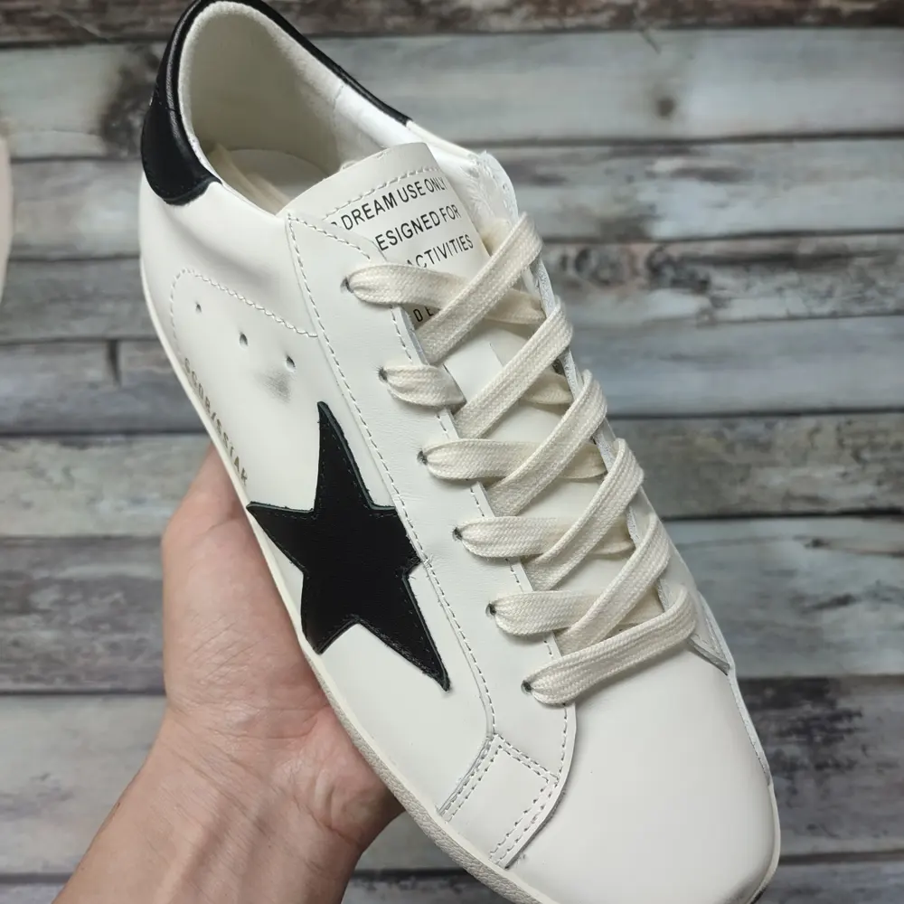 Golden Goose couple’s dirty shoes Golden Goose has become the tacit choice of many