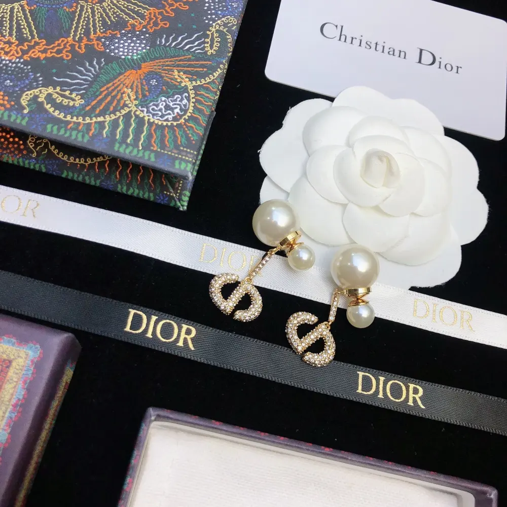 DIOR CD retro earrings The same brass material as the counter