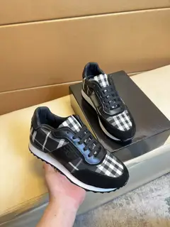 BURBERRY Modern style sneakers