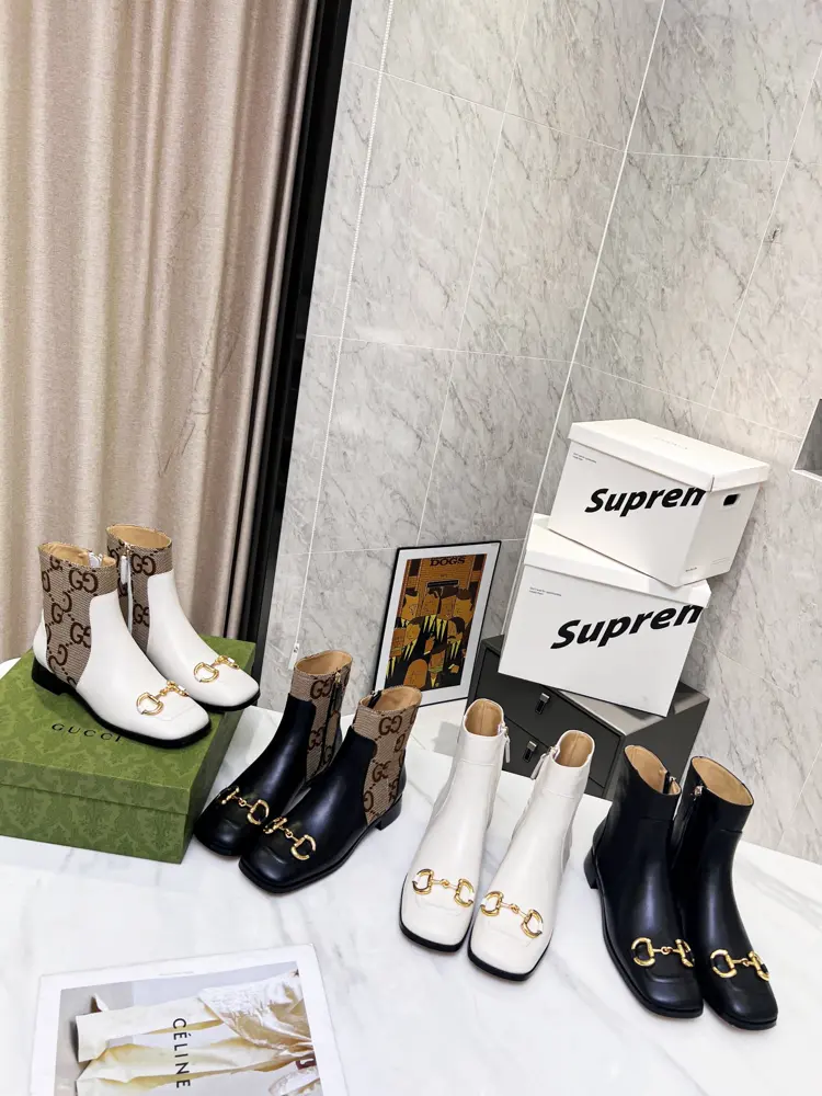 GUCCI’s latest model. Available at the counter. The classic style is revitalized through