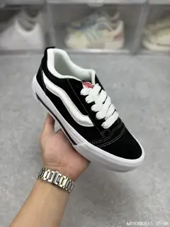 Vans OG OId Skool is a versatile low-top casual sports skateboard shoe. In fact