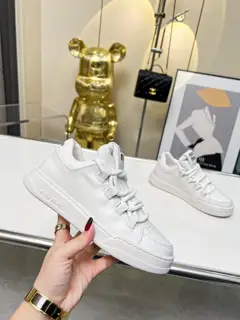 Miu Miu Miu This year’s hottest white shoes