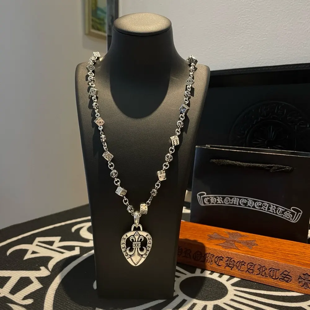 Chrome Hearts Classic Vintage Flower Ball Dice Necklace Heart-Shaped Scout Flower Pendant