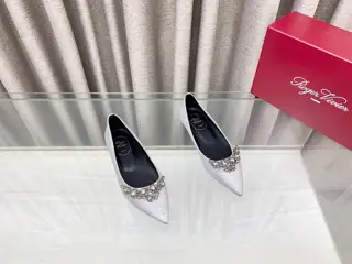 Roger Vivier small pointed toe