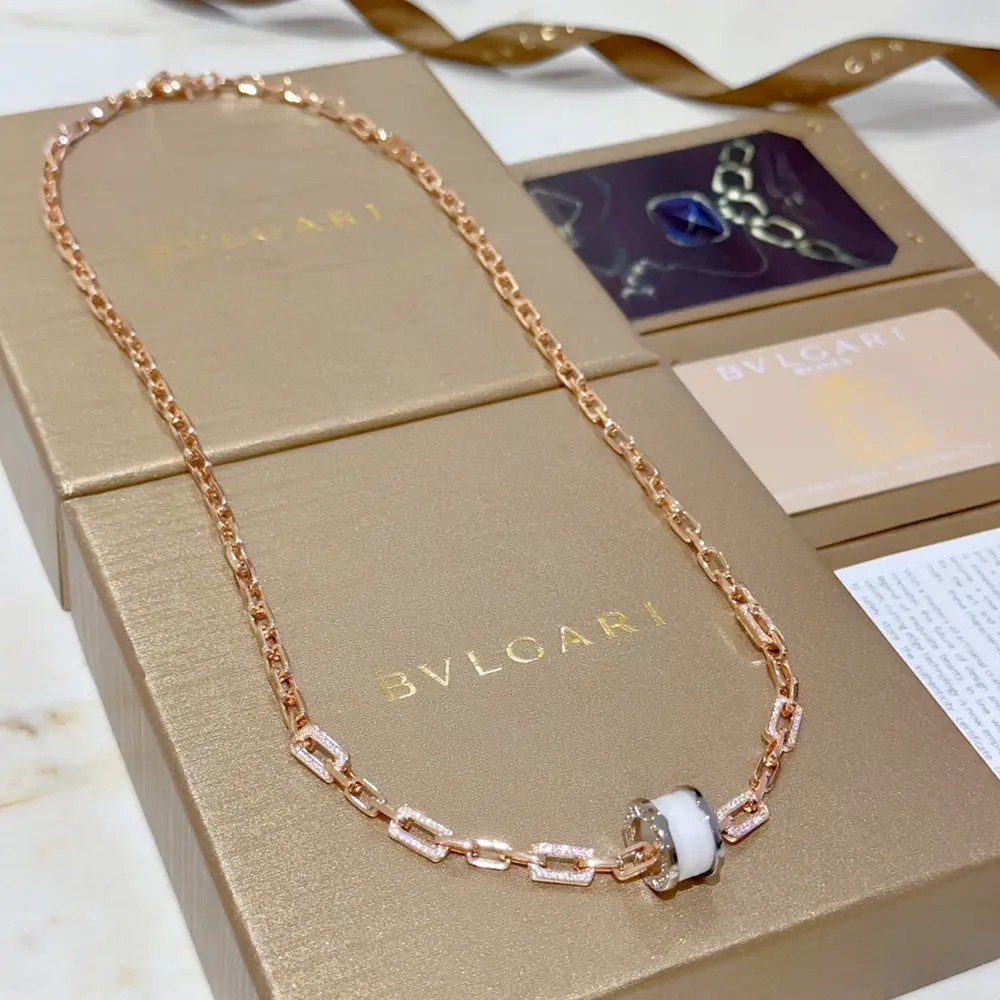 Bvlgari DIVAS’ DREAM series is in perfect condition and has invincible details. The unique