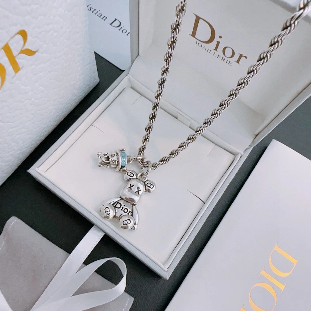 DIOR new retro elements