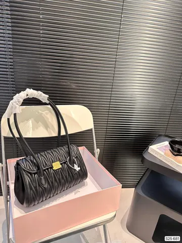 MiuMiu Baguette