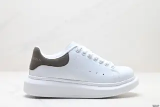 Italian luxury brand Alexander McQueen Sole Leather Sneakers low-top fashion thick-soled 553770