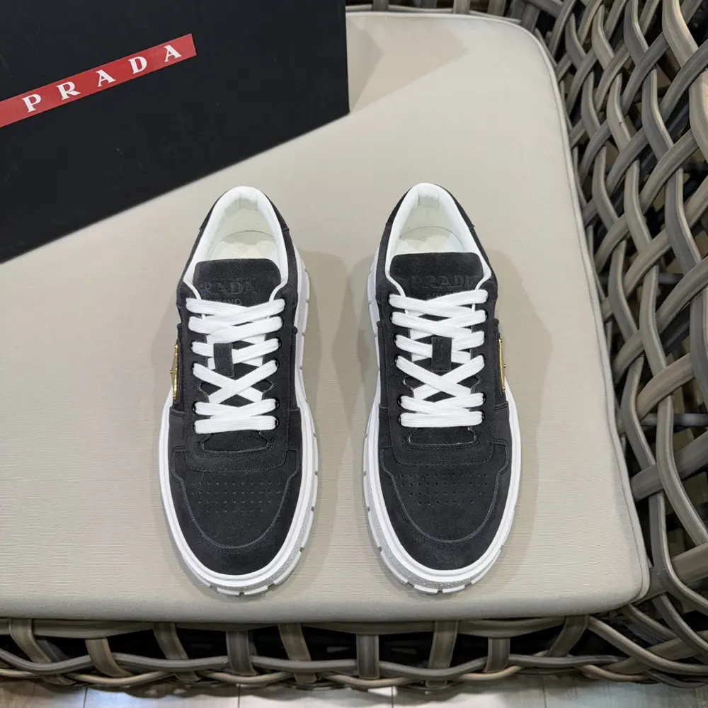 Prada business thick-soled casual sneakers | This pair of sneakers has a neat design and