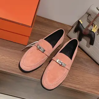 Hermes Kelly buckle loafers. I bought the product again at the beginning of the year. It