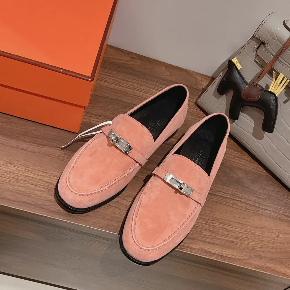 Hermes Kelly buckle loafers. I bought the product again at the beginning of the year. It