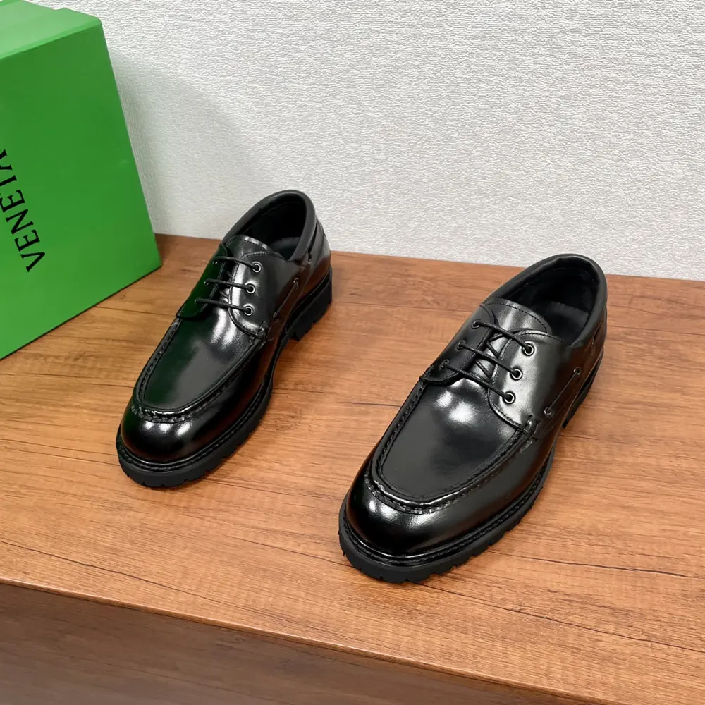 BOTTEGA VENETA Men’s Calfskin Lace-Up Shoes