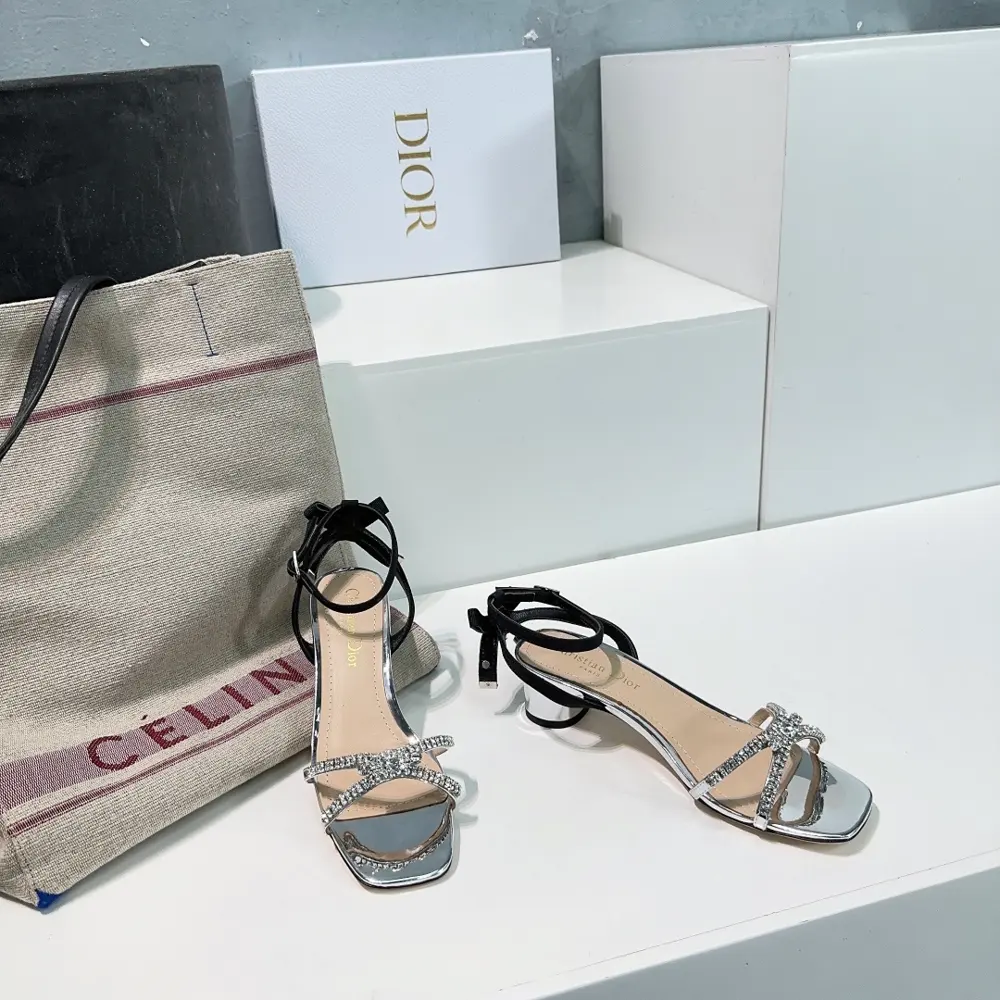 Women’s shoes