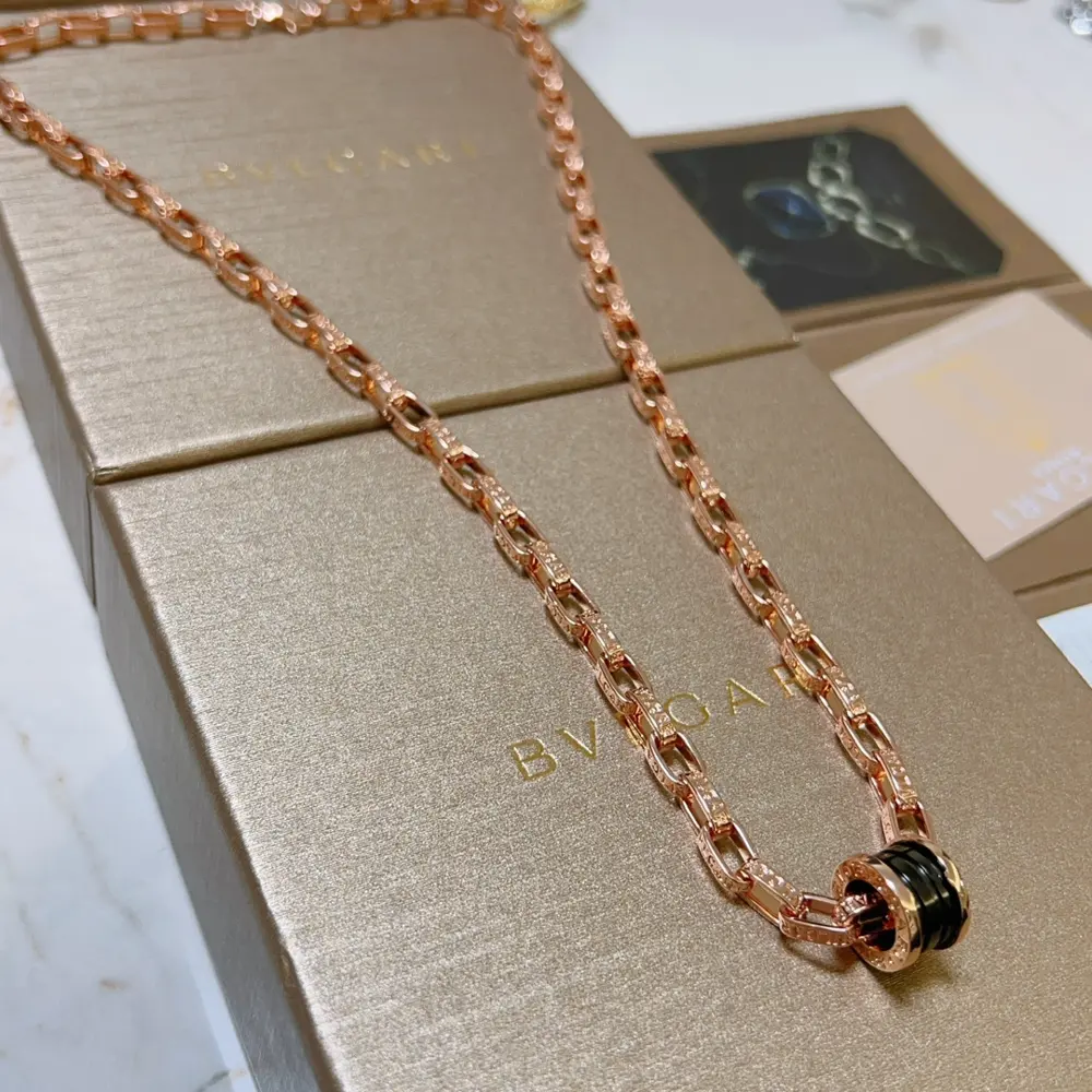 Bvlgari DIVAS’ DREAM series is in perfect condition and has invincible details. The unique