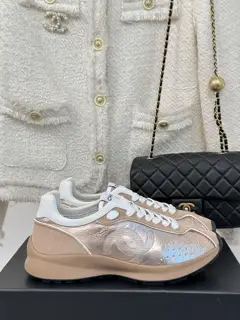 Chanel Dexter casual sneakers with a shit-like feel