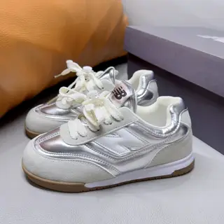 New Balance URC42LA children’s autumn and winter model. Lace-up buckle design