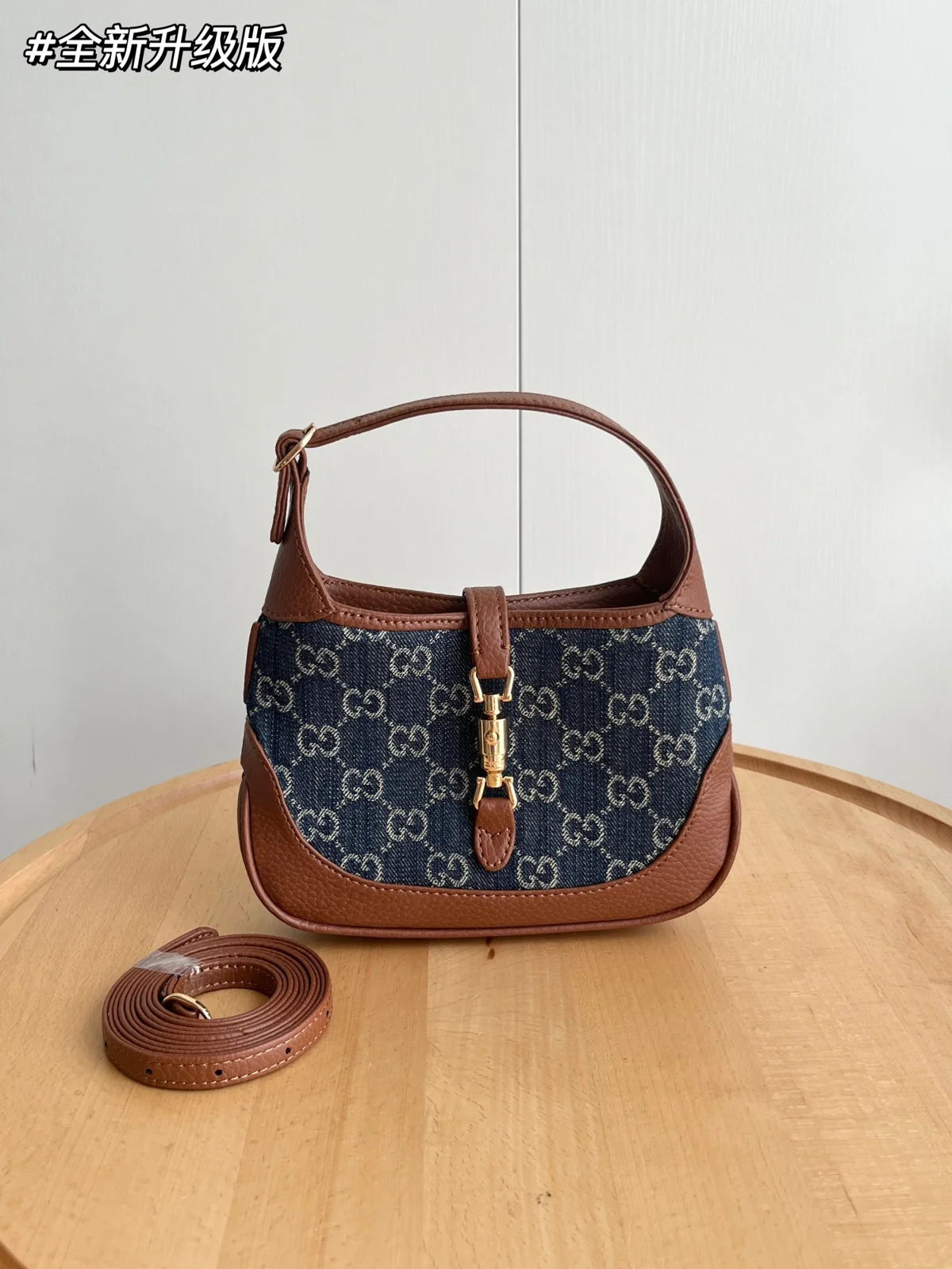 Gucci Jackie