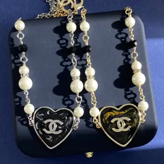 Chanel style new Korean version pearl diamond black diamond peach heart shape love black