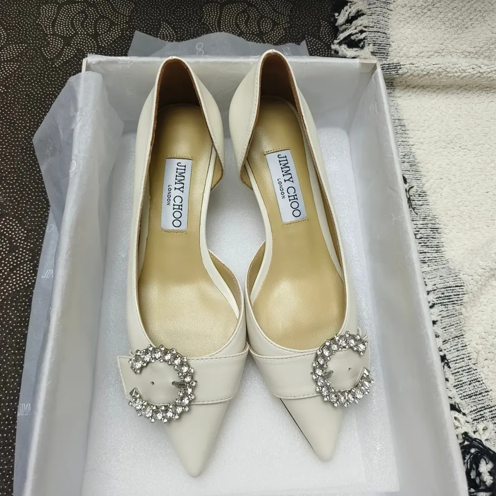 JIMMY CHOO Love series single shoes with crystal buckle for commuting with side darts and