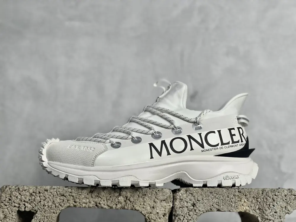 Moncler xTrailgrip mountain outdoor shoes. The sole is equipped with Vibram outsole to