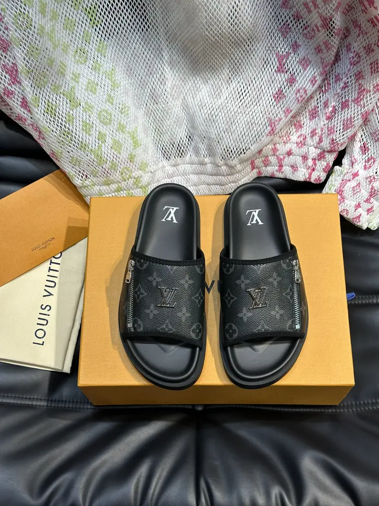 Louis Vuitton high-end men’s summer slippers