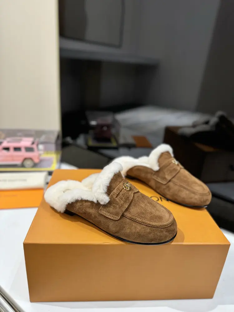 This pair of Louis Vuitton slippers is also very good looking