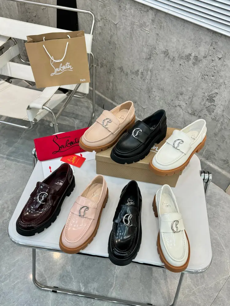 Christian Louboutin loafers catwalk style Xiaoxin breeze with a sense of nobility