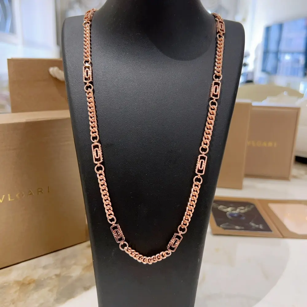 Bvlgari DIVAS’ DREAM series is in perfect condition and has invincible details. The unique