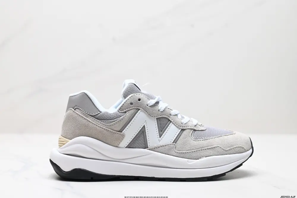 New Balance NB5740 series uses a variety of carefully selected high-quality materials to M5740CBC