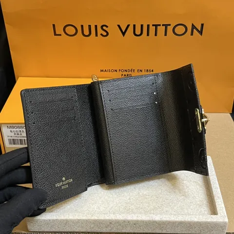 Louis Vuitton Wallet M80880