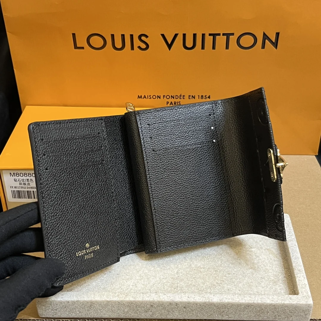 Louis Vuitton Wallet M80880