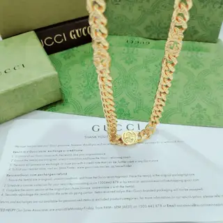 Gucci’s curb chain necklace features a gold-tone effect