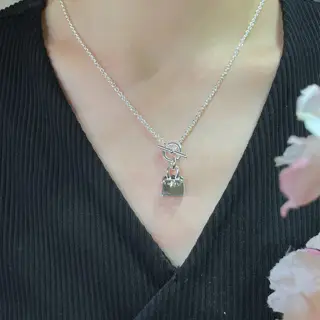 Original Hermès Kelly necklace in plain silver 925. The material is really good-looking and