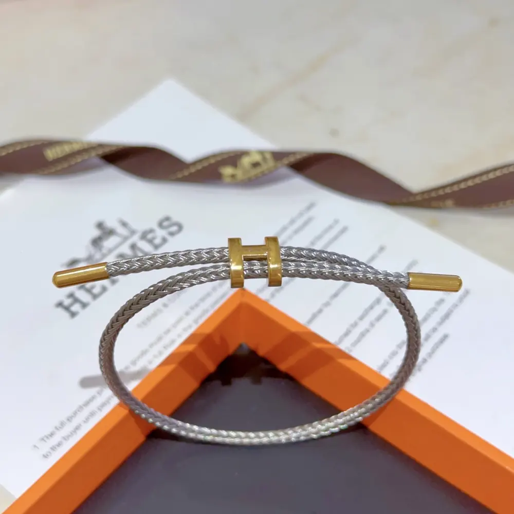 Hermès bracelet Bracelets are a real test of the craftsmanship of the craftsman. To ensure