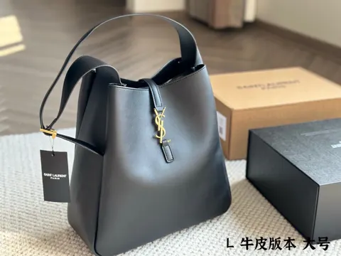 Yves Saint Laurent Hobo