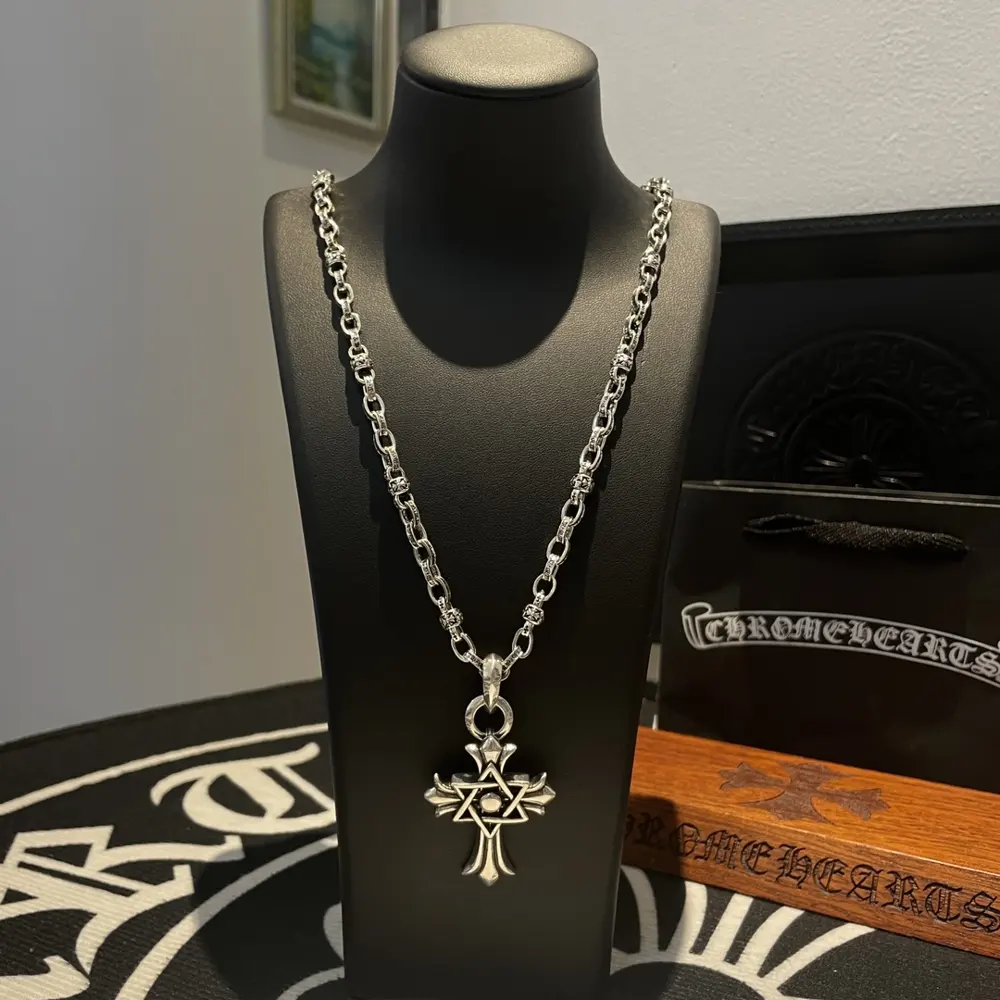 Chrome Hearts Classic Retro Cross Flower Ball Necklace Cross Pendant