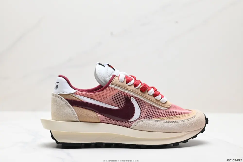 Japanese deconstruction aesthetics SACAI joint × NIKE LDV Waffle overlapping design Sneakers CN8898-002