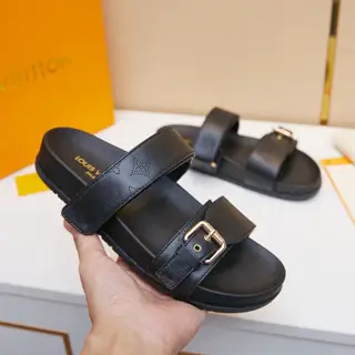 Louis Vuitton slippers