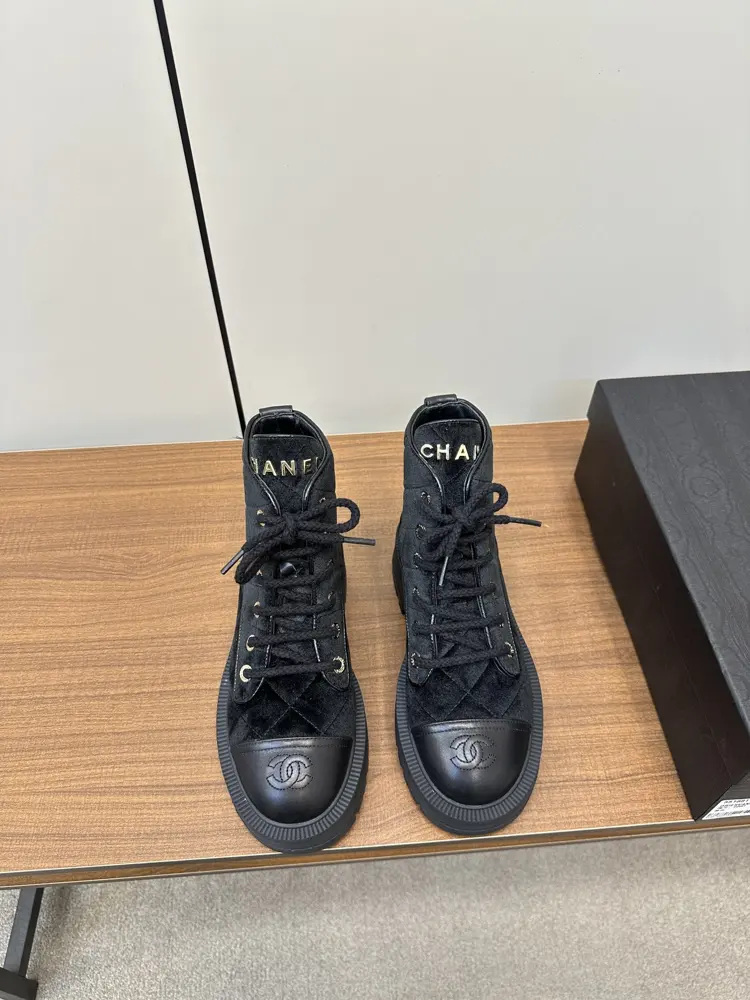 Women’s shoes