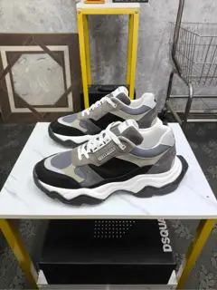 DSQUARED2 casual sports shoes are on sale at the same time in Z cabinet