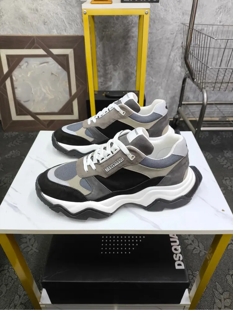 DSQUARED2 casual sports shoes are on sale at the same time in Z cabinet