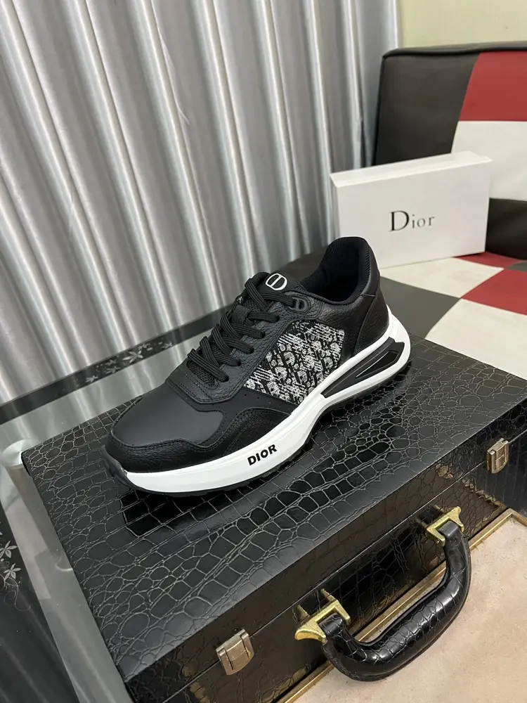Dior casual sports shoes Fashionable and versatile