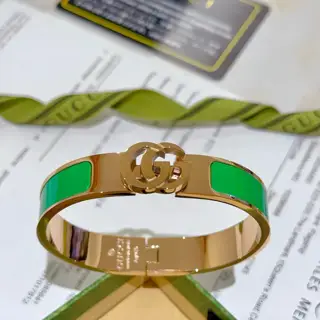 Gucci GucciGucci bracelets are handmade and the latest bracelets are of a higher grade. The