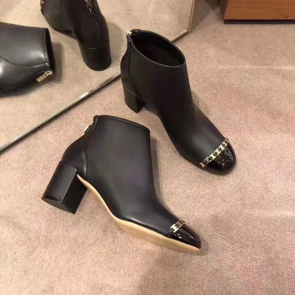 Salvatore Ferragamo (Salvatore Ferragamo) classic queen brand. The latest autumn and winter